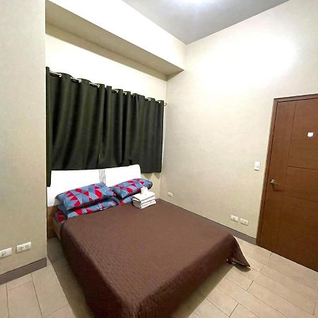 Lovely 2 Bed Room Condo Infront Of Naia Terminal 3 Manilla Buitenkant foto