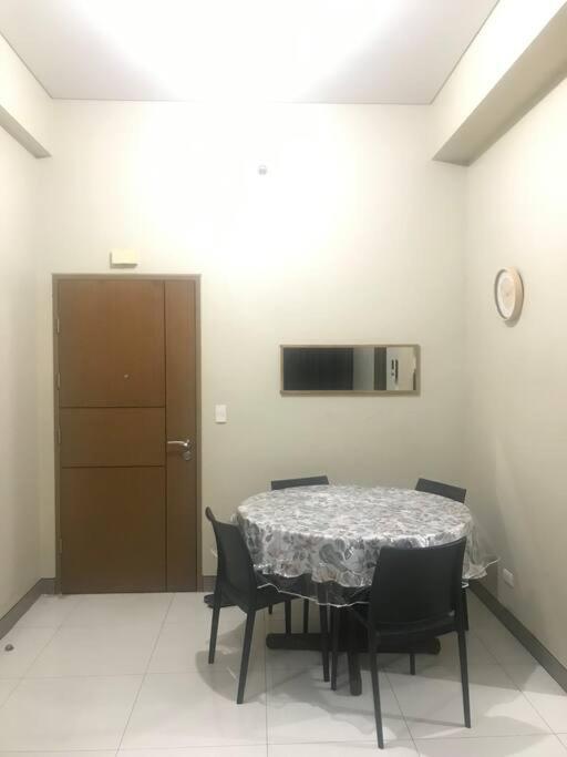 Lovely 2 Bed Room Condo Infront Of Naia Terminal 3 Manilla Buitenkant foto