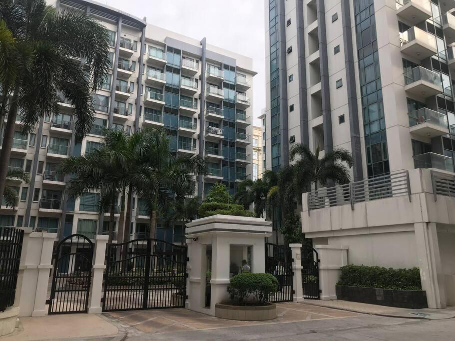 Lovely 2 Bed Room Condo Infront Of Naia Terminal 3 Manilla Buitenkant foto