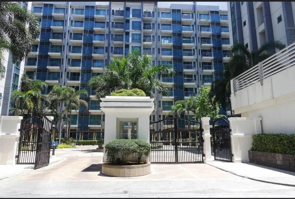 Lovely 2 Bed Room Condo Infront Of Naia Terminal 3 Manilla Buitenkant foto