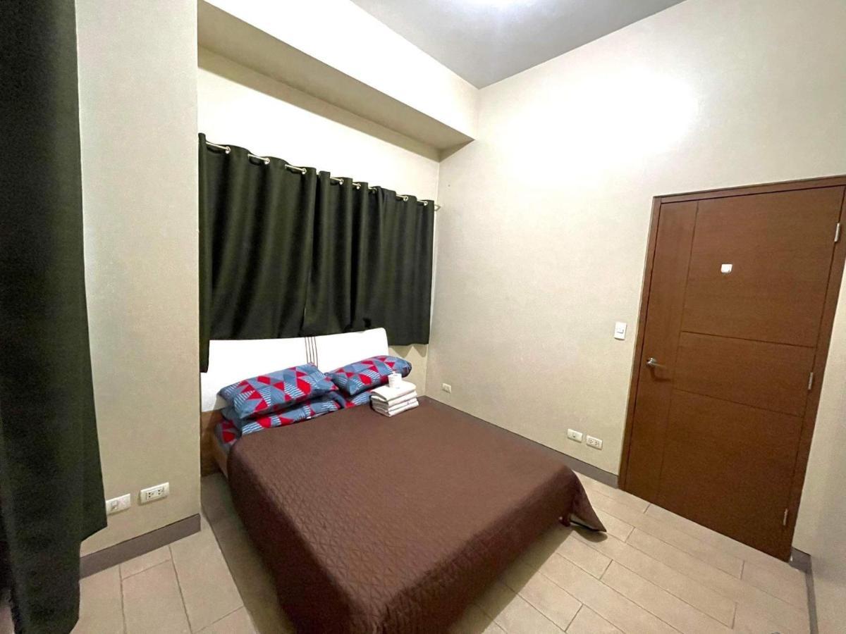 Lovely 2 Bed Room Condo Infront Of Naia Terminal 3 Manilla Buitenkant foto